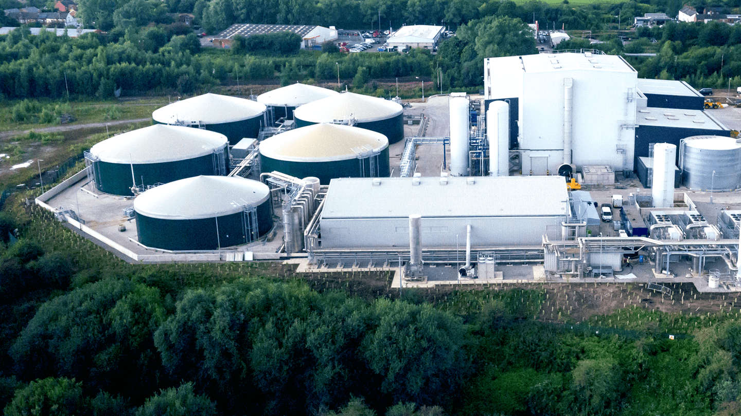 Bird&#39;s-eye view of a waste-to-energy plant.