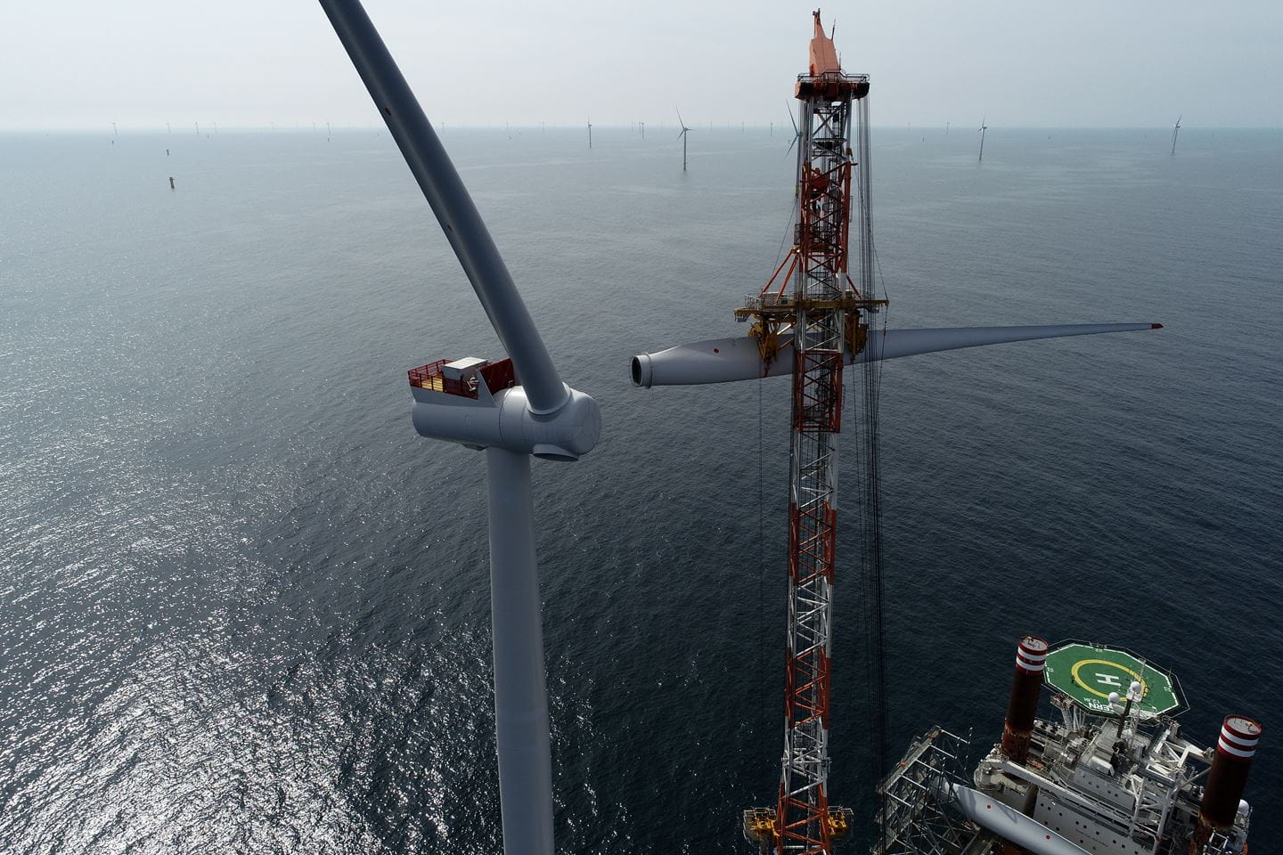 Image of an offshore wind turbine blade installation 