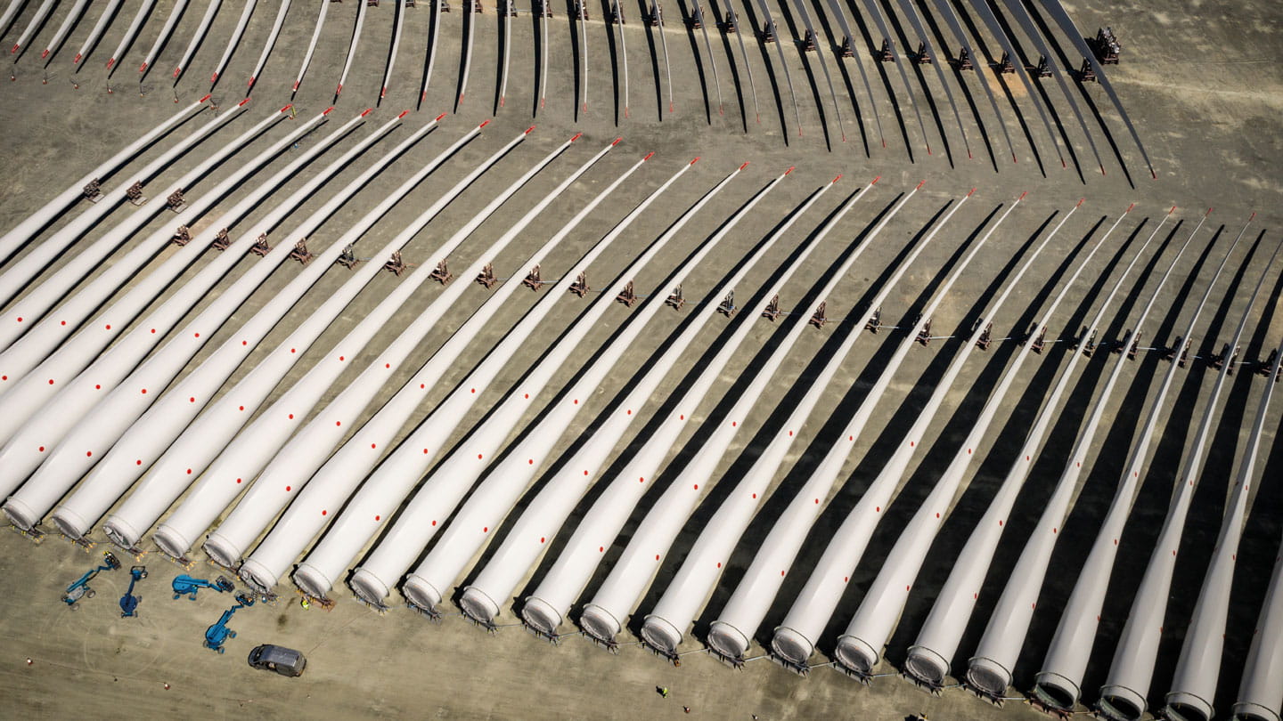 Image showing offshore wind farm blades at Siemens Gamesa Renewable Energy’s blade manufacturing facility in Hull